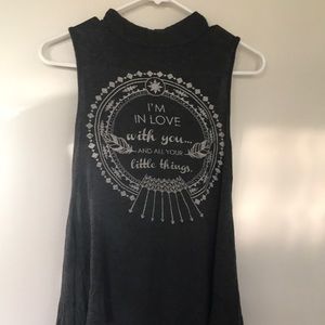 Long sleeve less quote top.